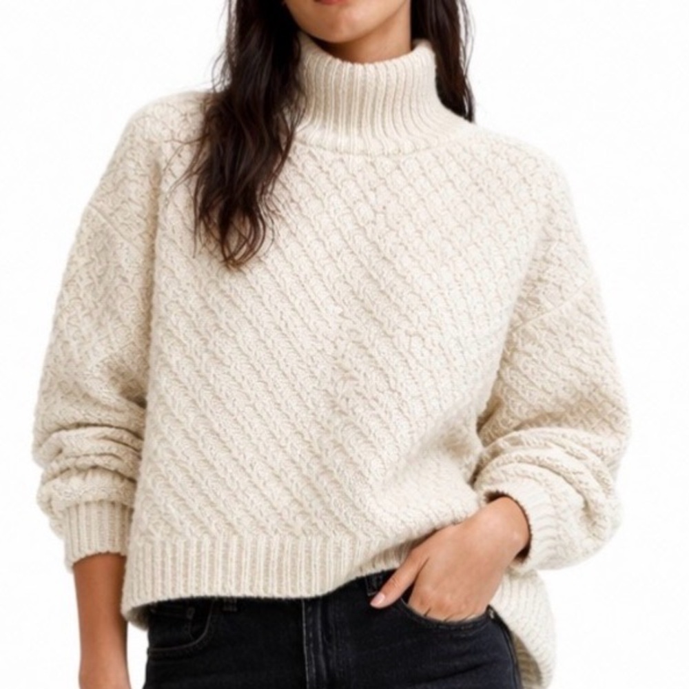 T Tahari Cream Cable knit turtleneck balloon sleeve sweater, Size M